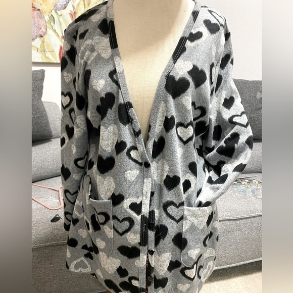 DILI for your apparel Sweaters - DILI for your apparel Cardigan platonic heart print M/L gray and black